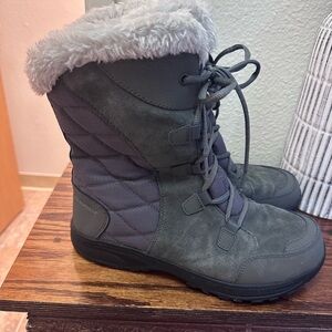 Women’s Columbia ski boots size 9.5